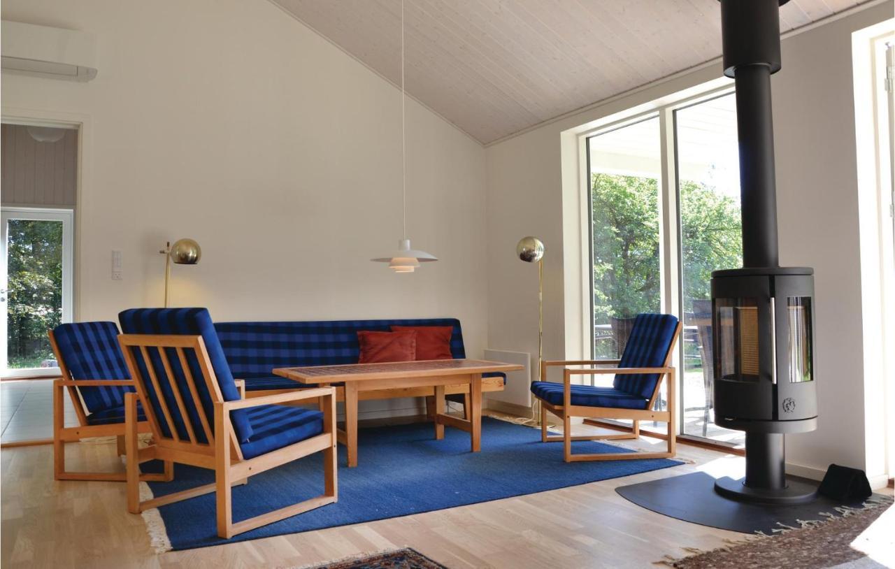 Amazing Home In Tikob With Kitchen Extérieur photo